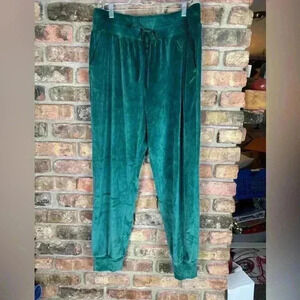NWT Victoria’s Secret velvet joggers size L
